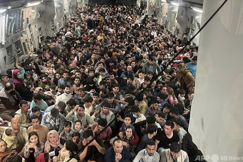 アフガン撤退、米国民の支持急落 世論調査