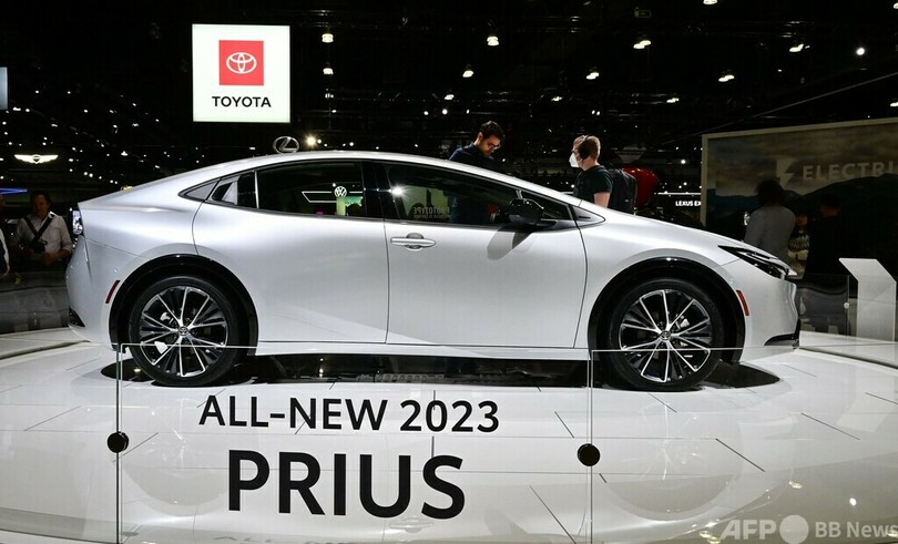 ロサンゼルス自動車ショーに出展されたトヨタ自動車の新型「プリウス」（2022年11月17日撮影）。(c)Frederic J. BROWN / AFP