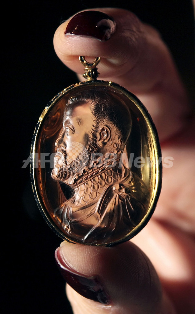 フェリペ2世のカメオ細工競売へ、予想落札額700万円 写真6枚 国際