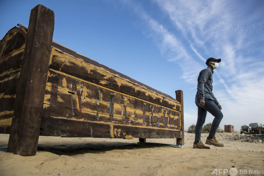 エジプト、木製のひつぎ50以上発掘 「歴史書き換える発見」