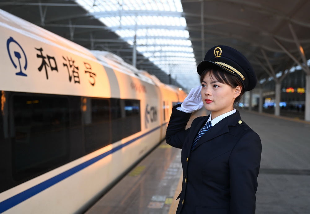 中国初の高速鉄道女性副運転士 春運 期間にデビュー 写真3枚 国際ニュース Afpbb News