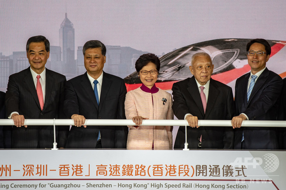 中国、香港マカオ事務弁公室トップを降格 後任に習主席側近 写真1枚