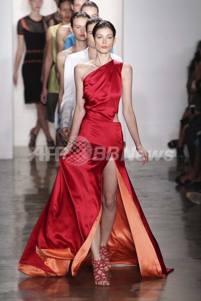 ＜14年春夏NYコレクション＞ソフィー・テアレット