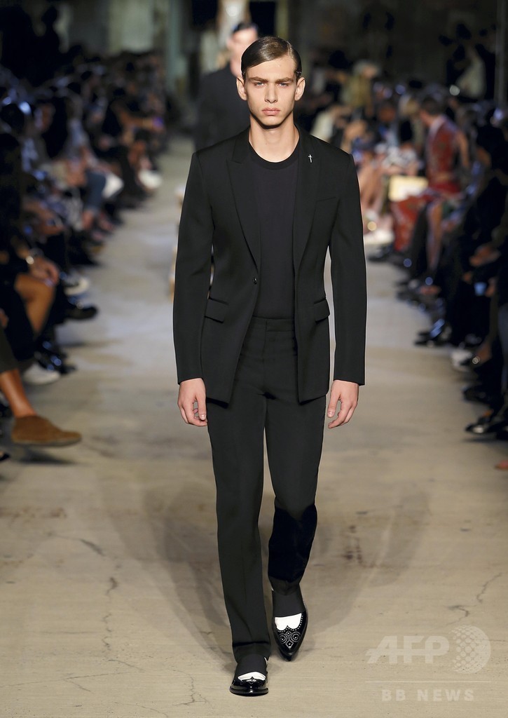 「ジバンシィ」16年春夏コレクション