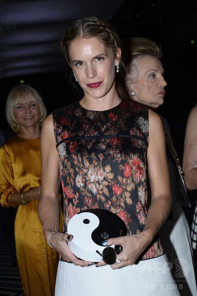 「ジャンバティスタ・ヴァリ」ショー会場にはジェシカ・アルバらの姿も