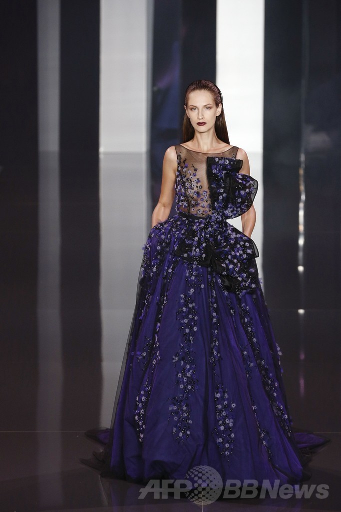 ボリューミーな裾に注目、「ラルフ＆ルッソ」14/15年秋冬オートクチュール