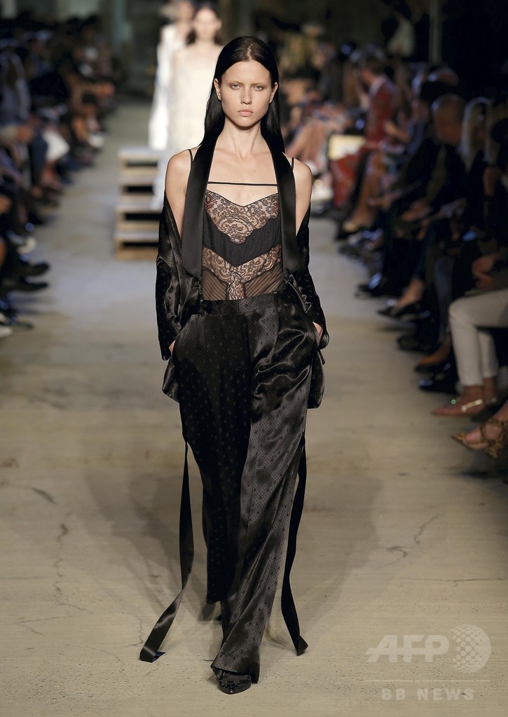 「ジバンシィ」16年春夏コレクション