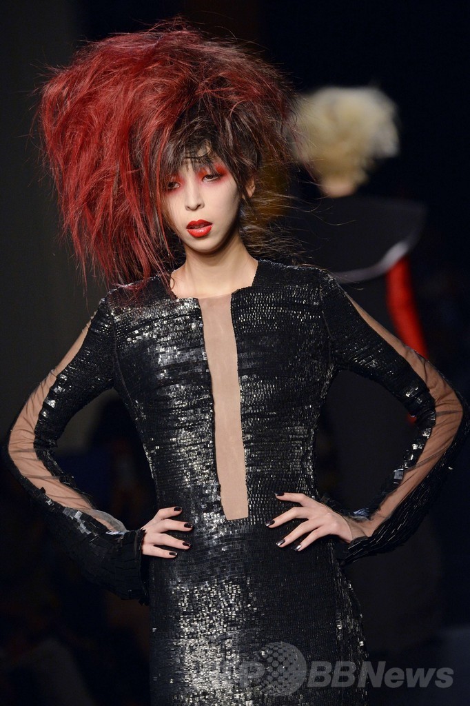 「ひげ面の女装歌手」も登場、J.P.ゴルチエ14/15年秋冬オートクチュール