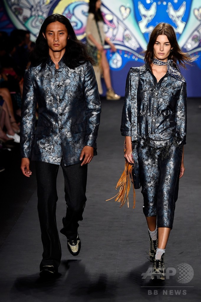 60年代ムード満載、「アナ・スイ」15年春夏