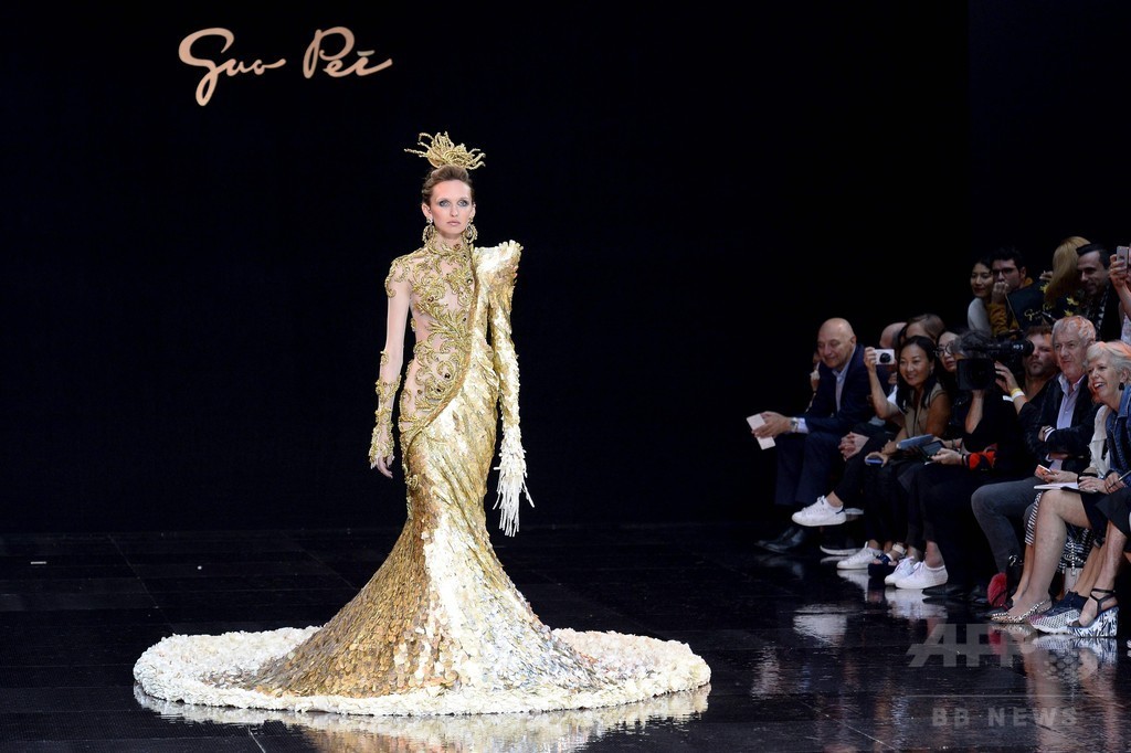 「グオ・ペイ」16/17年秋冬パリ・オートクチュール