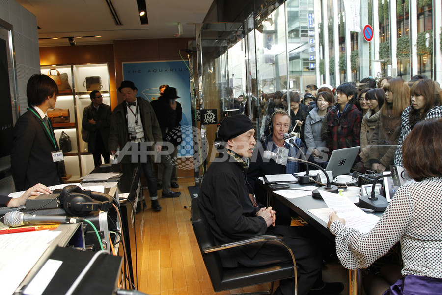 アルフレッド ダンヒル・銀座本店でラジオ公開生放送、多くのファンが殺到