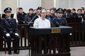 中国・大連の裁判所に出廷したロバート・ロイド・シェレンバーグ被告（中央）。裁判所提供（2019年1月14日撮影）。(c)AFP PHOTO / Intermediate Peoples&apos; Court of Dalian