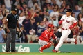23MLB、ボストン・レッドソックス対シンシナティ・レッズ。8回に得点するボストン・レッドソックスの吉田正尚（右、2023年5月31日撮影）。(c)Maddie Meyer/Getty Images/AFP