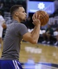 15-16NBA、ユタ・ジャズ対ゴールデンステイト・ウォリアーズ。試合前の練習に臨むゴールデンステイト・ウォリアーズのステフェン・カリー（2015年11月30日撮影）。(c)AFP/Getty Images/George Frey