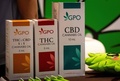 タイの首都バンコクに開業した大麻専門クリニックに置かれた大麻オイル製品（2020年1月6日撮影）。(c)Mladen ANTONOV / AFP