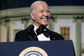 ホワイトハウス記者会の夕食会でスピーチをするジョー・バイデン大統領。米首都ワシントンで（2023年4月29日撮影）。(c)SAUL LOEB / AFP