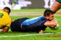 ラグビー南半球4か国対抗戦、ザ・ラグビーチャンピオンシップ第2節、オーストラリア対アルゼンチン。トライを決めるアルゼンチンのファクンド・イサ（右、2019年7月27日撮影）。(c)Patrick HAMILTON/ AFP