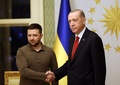 トルコ・イスタンブールで共同記者会見を行ったレジェプ・タイップ・エルドアン大統領（右）とウクライナのウォロディミル・ゼレンスキー大統領（2023年7月7日撮影）。(c)AFP PHOTO / Press Office of the Presidency of Turkey