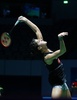 バドミントン、BWFワールドスーパーシリーズファイナルズ、女子シングルス準決勝。リターンを狙うキャロリーナ・マリン（2015年12月12日撮影）。(c)AFP/MARWAN NAAMANI