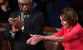 米首都ワシントンの連邦議会議事堂で、拍手するナンシー・ペロシ下院議長（2019年1月3日撮影）。(c)Brendan Smialowski / AFP