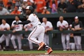 23MLB、ボルチモア・オリオールズ対タンパベイ・レイズ。11回にサヨナラ犠飛を放つボルチモア・オリオールズのセドリック・マリンズ（2023年9月17日撮影）。(c)Patrick Smith/Getty Images/AFP