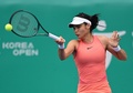 女子テニス、韓国オープン、シングルス準々決勝。リターンを打つエマ・ラドゥカヌ（2024年9月21日撮影）。(c)Jung Yeon-je / AFP