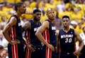 13-14NBAプレーオフ・イースタンカンファレンス決勝（7回戦制）、インディアナ・ペイサーズ（Indiana Pacers）対マイアミ・ヒート（Miami Heat）第2戦。試合に臨むマイアミ・ヒートの選手（2014年5月20日撮影）。(c)AFP/Getty Images/Andy Lyons