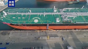 世界初のメタノール二元燃料推進スマート超大型タンカー　中国の大連で引き渡し