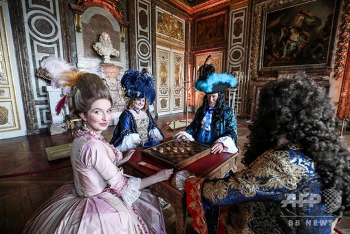 気分はバロック時代の貴婦人？ ベルサイユ宮殿で舞踏会 写真36枚 国際