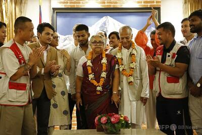 ネパール、初の女性首相が就任 正常化へ前進