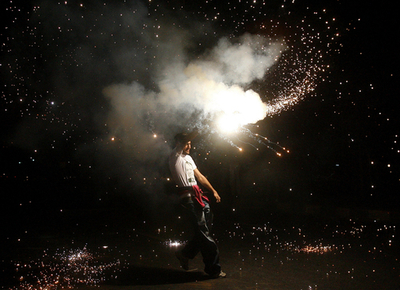 パキスタン総選挙で圧勝の野党、連立の動き