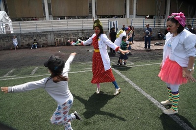 メキシコ地震、被災者らに寄り添う精神衛生専門家のボランティア隊