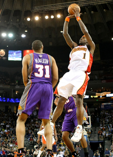 ウォリアーズ サンズを降し3連勝