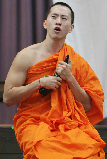 僧侶が恋に落ちるロックオペラに僧侶ら抗議、カンボジア