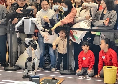 中国ロボット市場 2028年までに2倍へ拡大
