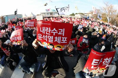 「尹錫悦弾劾・逮捕せよ」韓国国会に集まる群衆…少なくとも2万1000人