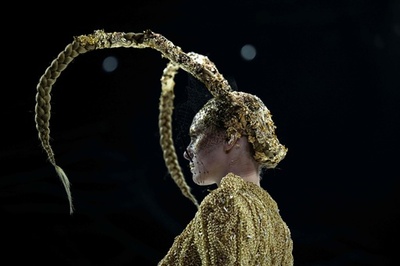 【今日の1枚】三つ編みは虫の触覚にも似て… NYファッションウィーク