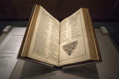 シェークスピア戯曲集初版本、10億円超で落札 文学作品で最高額