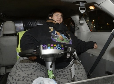 体重過多で航空機搭乗拒否、フランス人家族が船で帰国へ