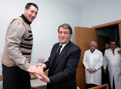 ウクライナ獣医男性、新世界一の長身としてギネスから認定