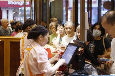 中秋節が近づき、月餅など季節に合わせた食品の輸出がピークを迎える