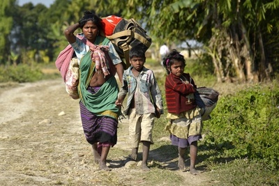 武装集団が住民69人殺害、2000人超避難 インド