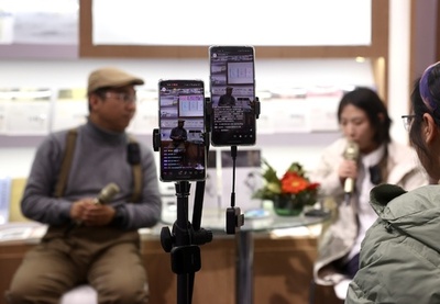 中国でショート動画ユーザー10億人突破 児童の「中毒」に懸念も