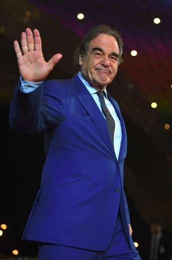 米大物プロデューサーのセクハラ疑惑に、ストーン監督「自警団的に裁くべきではない」