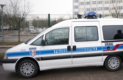 仏警察、夫婦交換クラブへの襲撃を阻止 過激思想の男を逮捕