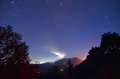 御嶽山の噴火、予知は不可能 仏火山学者