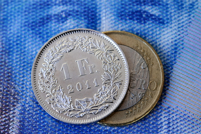 スイス政府、フラン高で打撃の国内産業に1900億円支援