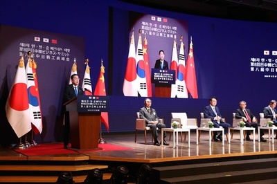 日中韓首脳会談、定例化で合意 北朝鮮非核化を再確認