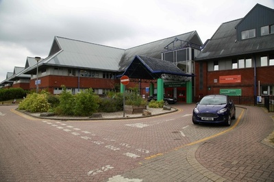 英で重体の2人、ロシア人元二重スパイと同じ神経剤に