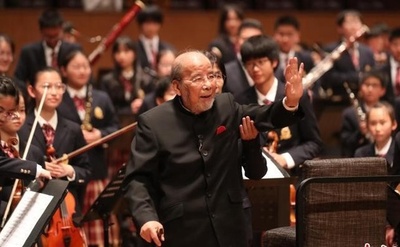 99歳の指揮者、自閉症児のために再びステージへ 中国